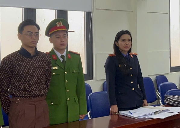 Công an bắt tạm giam “tổng tài” đánh người tại quán cà phê